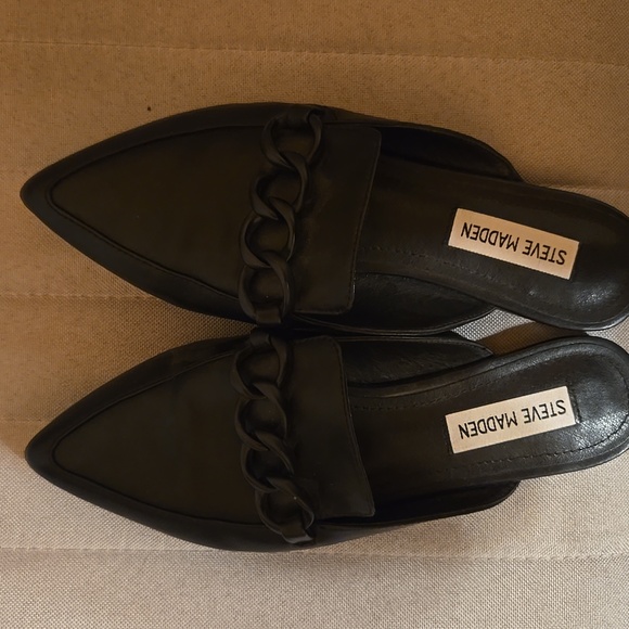 Pointed Mules - Picture 2 of 4